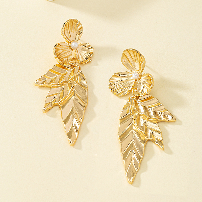 Wholesale Jewelry 1 Pair Retro Leaves Flower Alloy Pearl Drop Earrings display picture 5