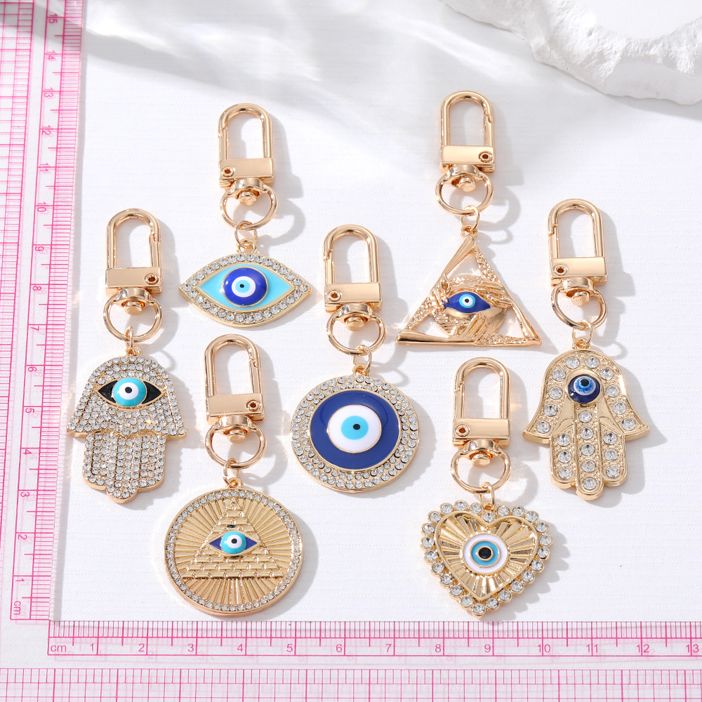 Simple Style Triangle Palm Heart Shape Alloy Inlay Rhinestones Bag Pendant Keychain display picture 9