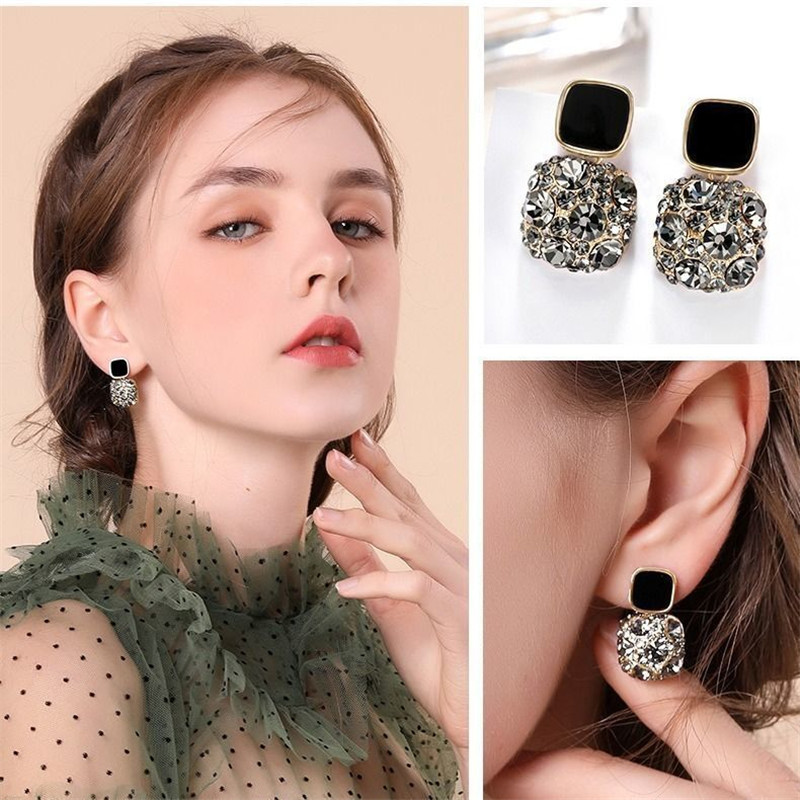 Wholesale Jewelry 1 Pair Modern Style Square Alloy Artificial Diamond Gold Plated Drop Earrings display picture 1