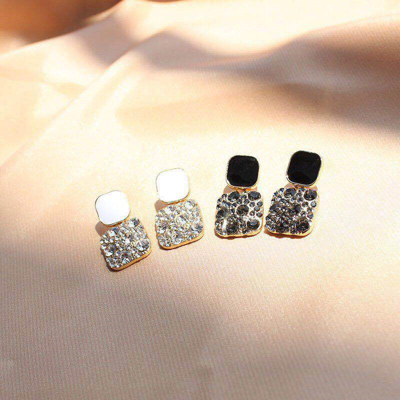 Wholesale Jewelry 1 Pair Modern Style Square Alloy Artificial Diamond Gold Plated Drop Earrings display picture 5