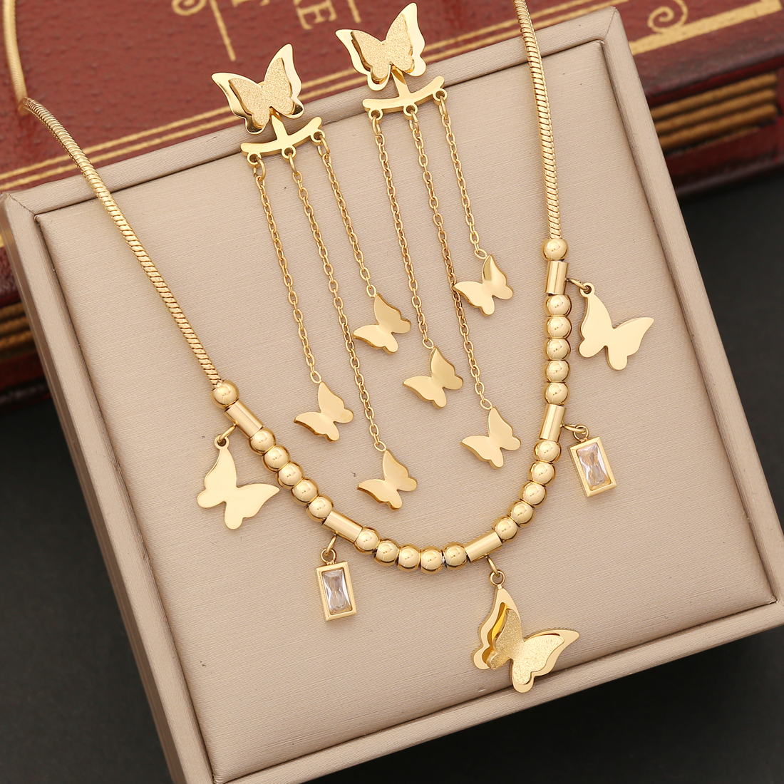 Acero Inoxidable Chapados en oro de 18k Elegante Enchapado Embutido Mariposa Diamante Artificial Pulsera Aretes Collar display picture 1
