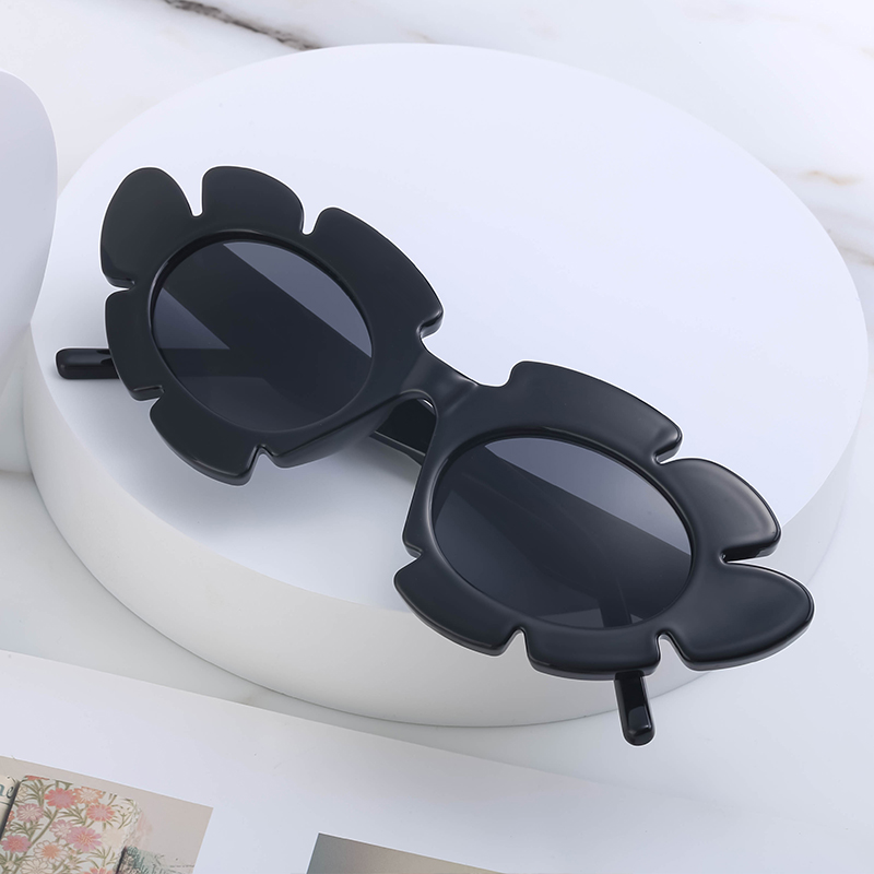 Casual Funny Solid Color Pc Special-shaped Mirror Full Frame Women's Sunglasses display picture 1