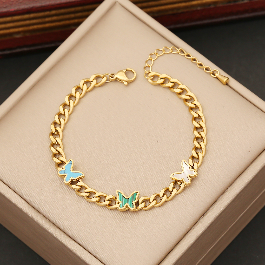 Wholesale Simple Style Butterfly Stainless Steel Gold Plated Bracelets display picture 6