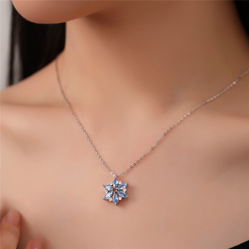 Simple Style Snowflake Imitation Diamond Alloy Rhinestone Plating Inlay Artificial Rhinestones Silver Plated Women's Pendant Necklace display picture 1