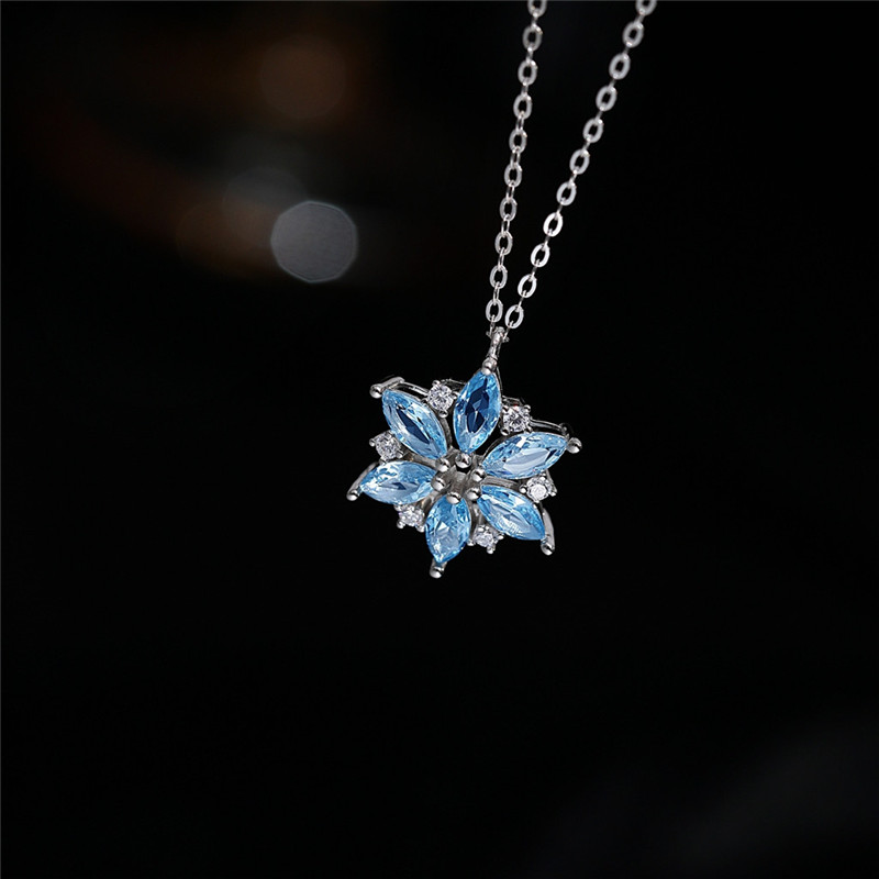 Simple Style Snowflake Imitation Diamond Alloy Rhinestone Plating Inlay Artificial Rhinestones Silver Plated Women's Pendant Necklace display picture 3