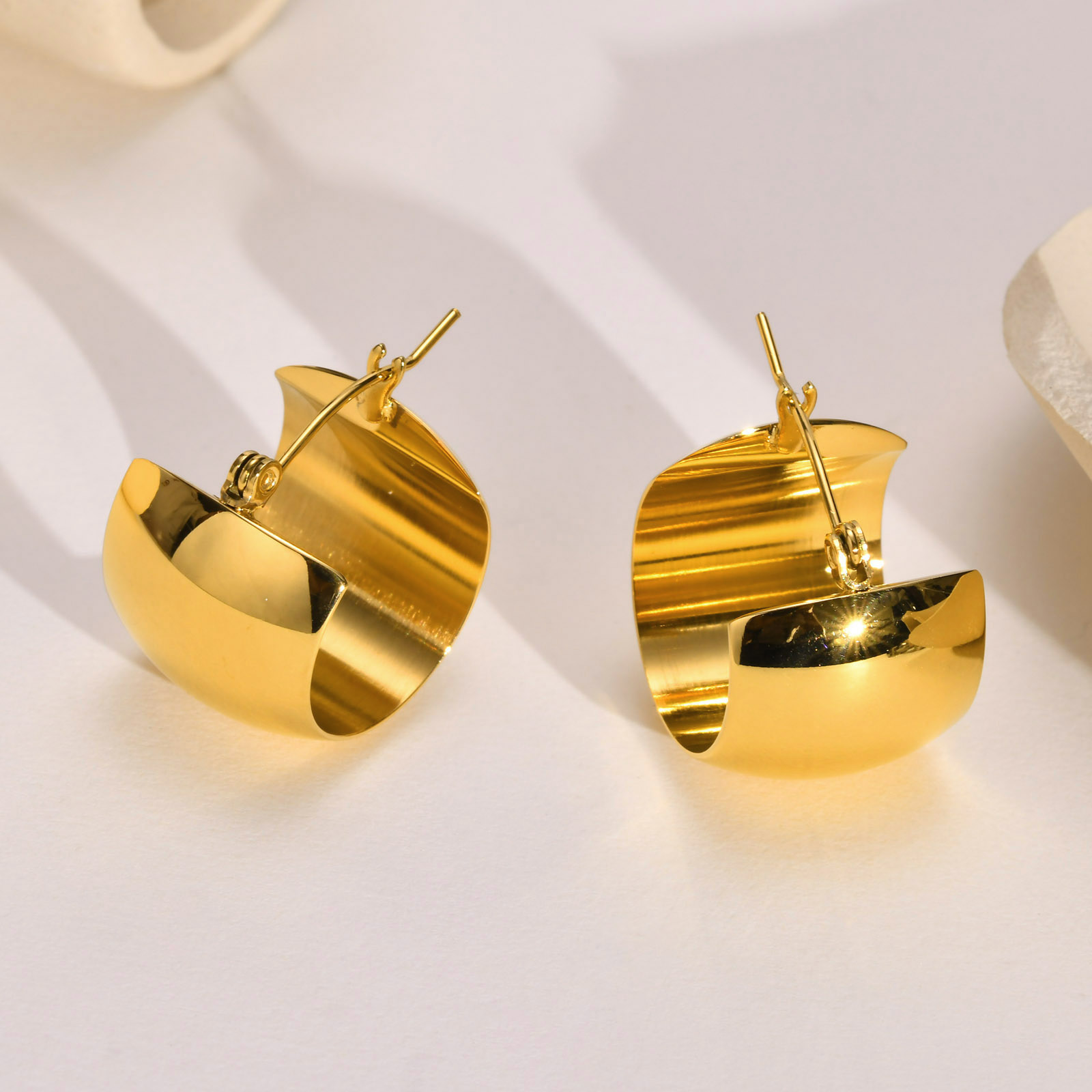 1 Pair Simple Style Solid Color Polishing Plating 201 Stainless Steel 18K Gold Plated Earrings display picture 2
