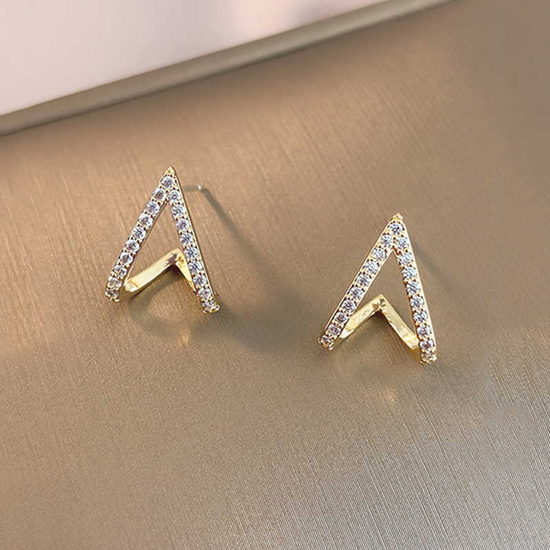 1 Pair Shiny Triangle Inlay Alloy Zircon Ear Studs display picture 4