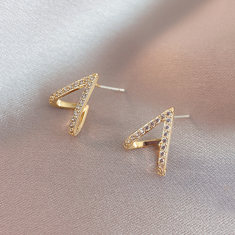 1 Pair Shiny Triangle Inlay Alloy Zircon Ear Studs display picture 5