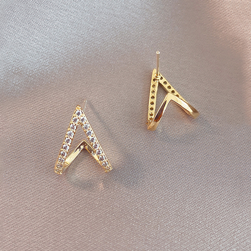 1 Pair Shiny Triangle Inlay Alloy Zircon Ear Studs display picture 6