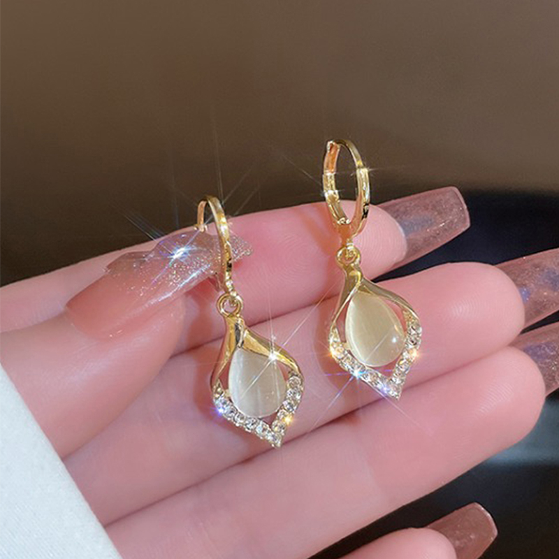 1 Pair Simple Style Commute Geometric Inlay Alloy Zircon Drop Earrings display picture 3