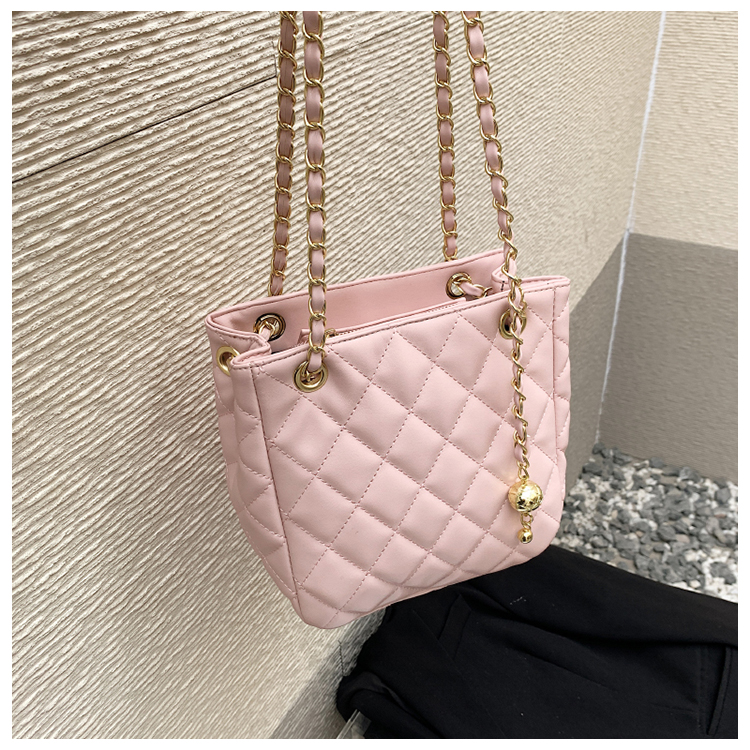 Women's All Seasons Pu Leather Solid Color Classic Style Square Zipper Shoulder Bag display picture 10