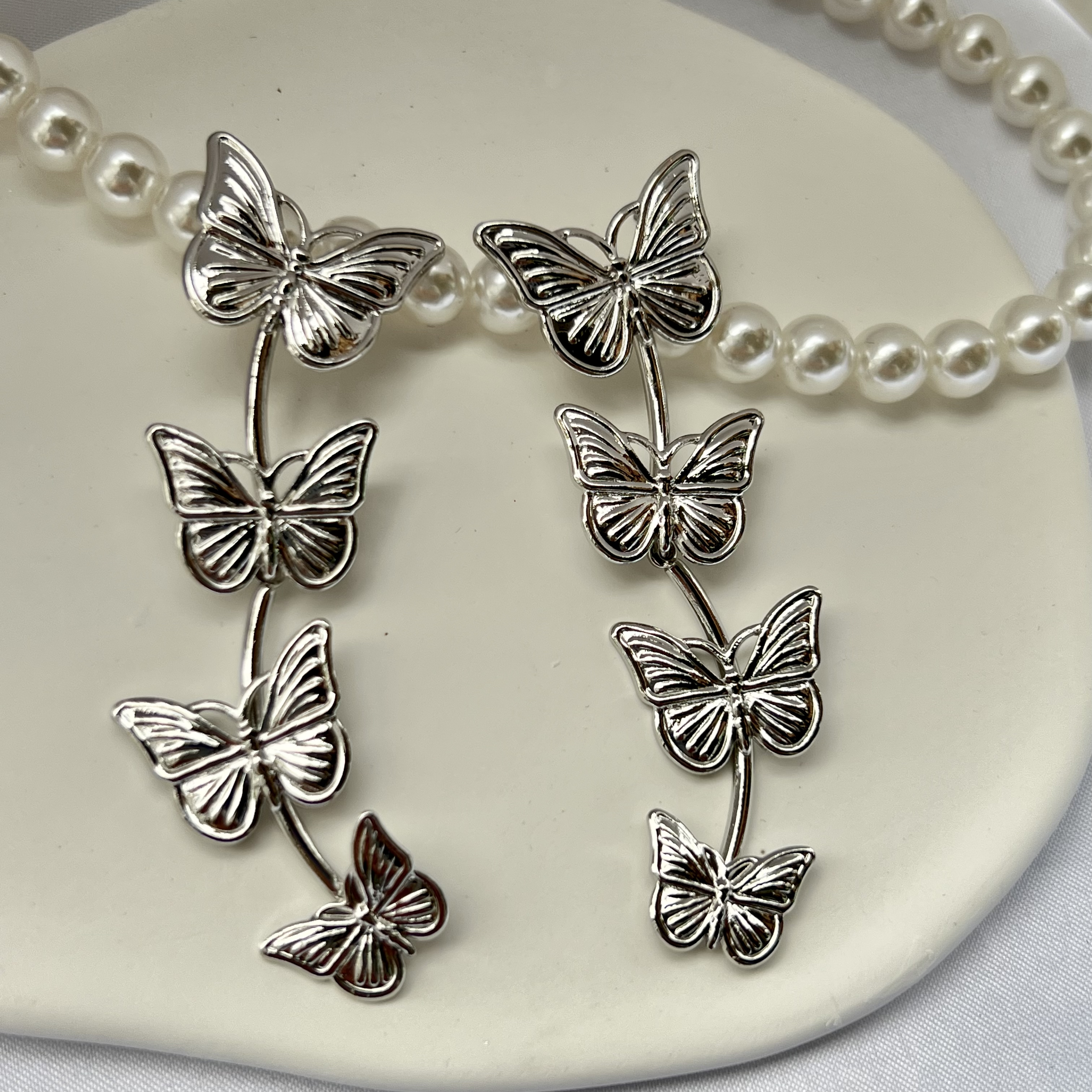 Wholesale Jewelry 1 Pair Artistic Butterfly Alloy Gold Plated Silver Plated Drop Earrings display picture 2