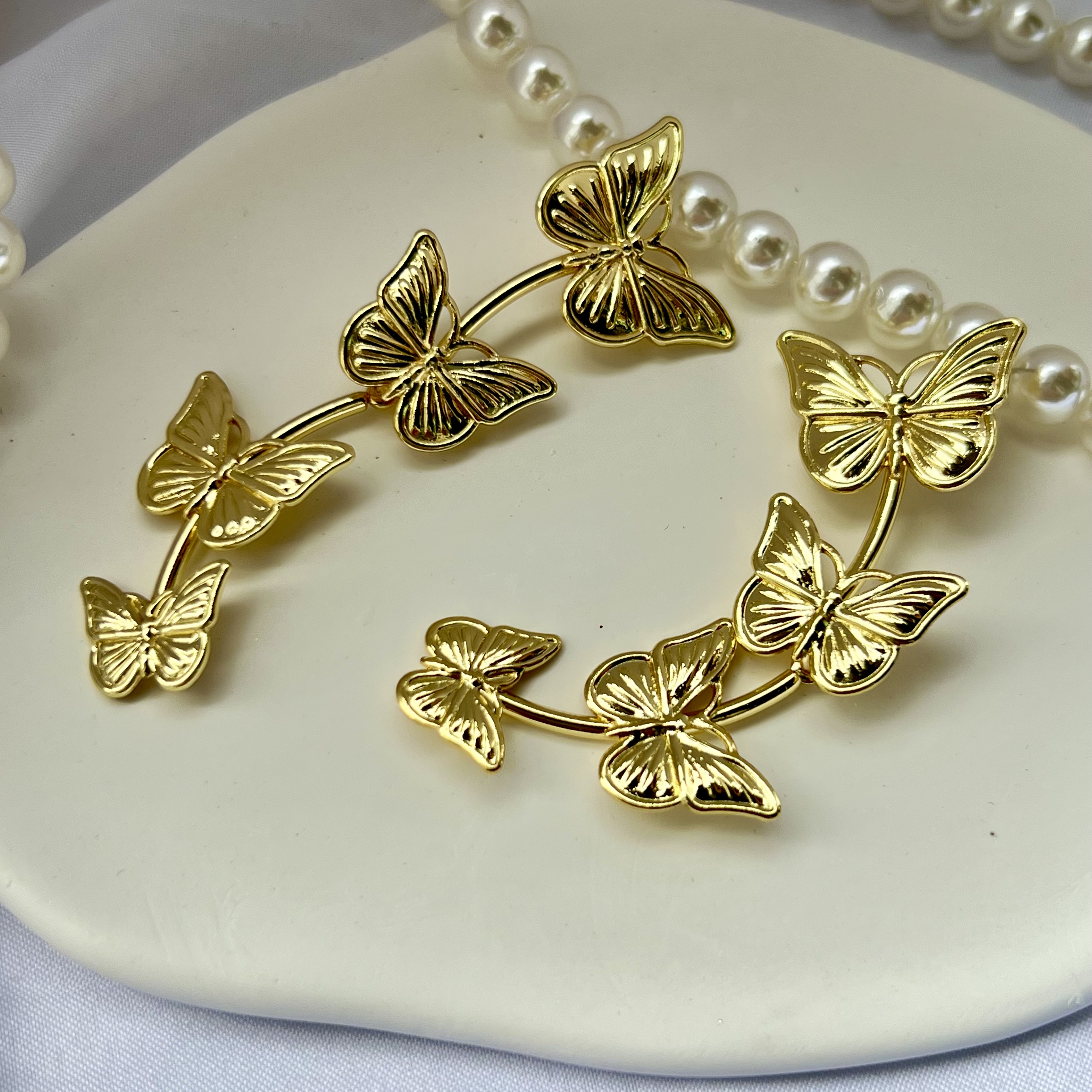 Wholesale Jewelry 1 Pair Artistic Butterfly Alloy Gold Plated Silver Plated Drop Earrings display picture 3