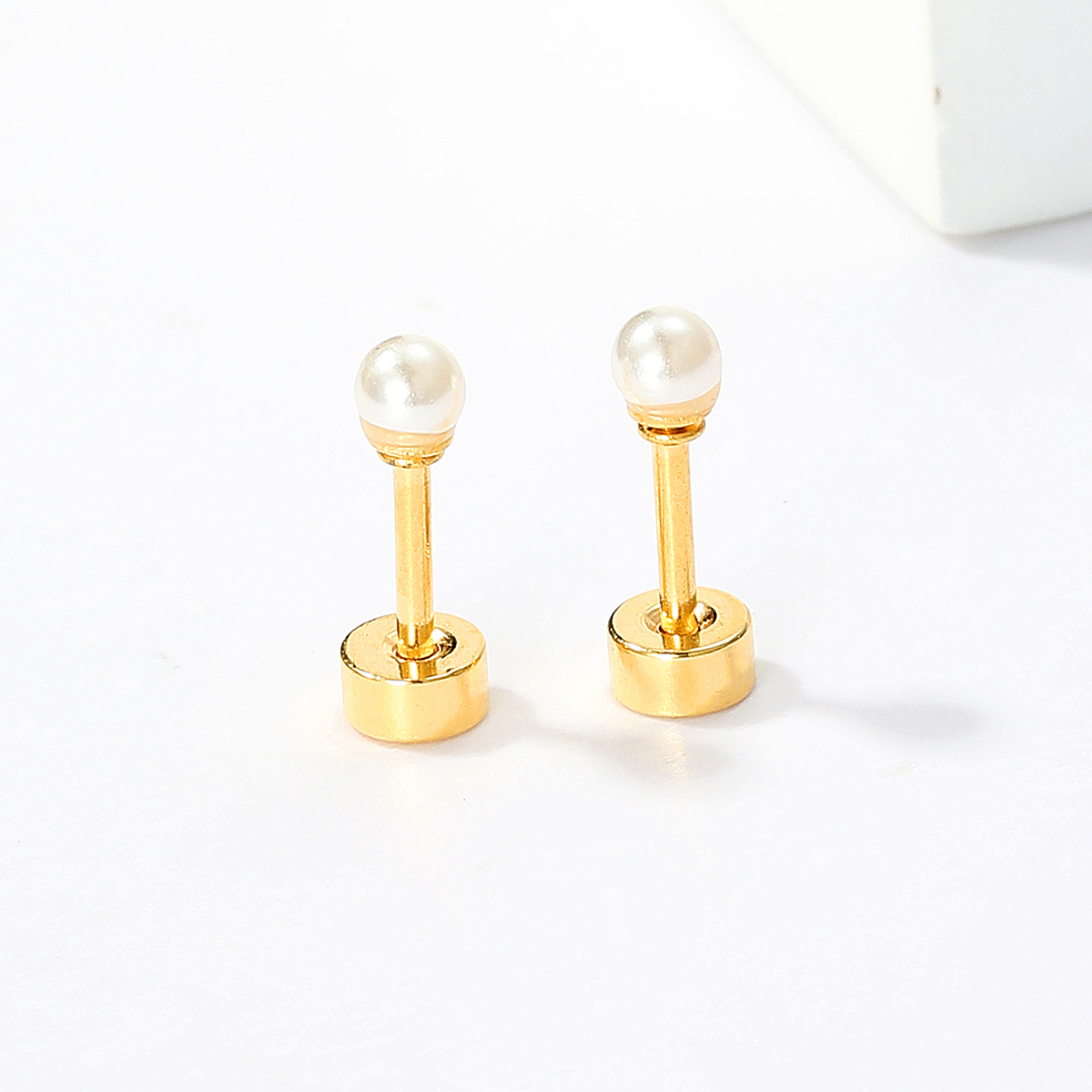 1 Paire Style Simple Rond Placage Incruster Acier Inoxydable Perles Artificielles Plaqué Or 18K Boucles D'Oreilles display picture 1