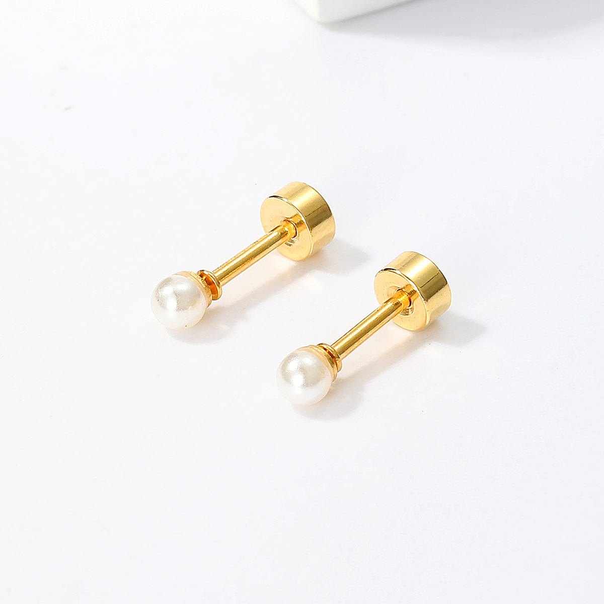 1 Paire Style Simple Rond Placage Incruster Acier Inoxydable Perles Artificielles Plaqué Or 18K Boucles D'Oreilles display picture 2