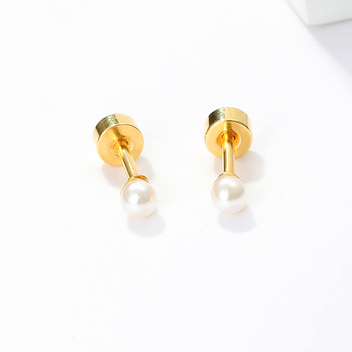 1 Paire Style Simple Rond Placage Incruster Acier Inoxydable Perles Artificielles Plaqué Or 18K Boucles D'Oreilles display picture 4