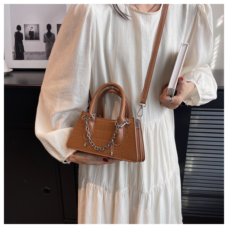Women's All Seasons Pu Leather Solid Color Basic Square Buckle Shoulder Bag display picture 20