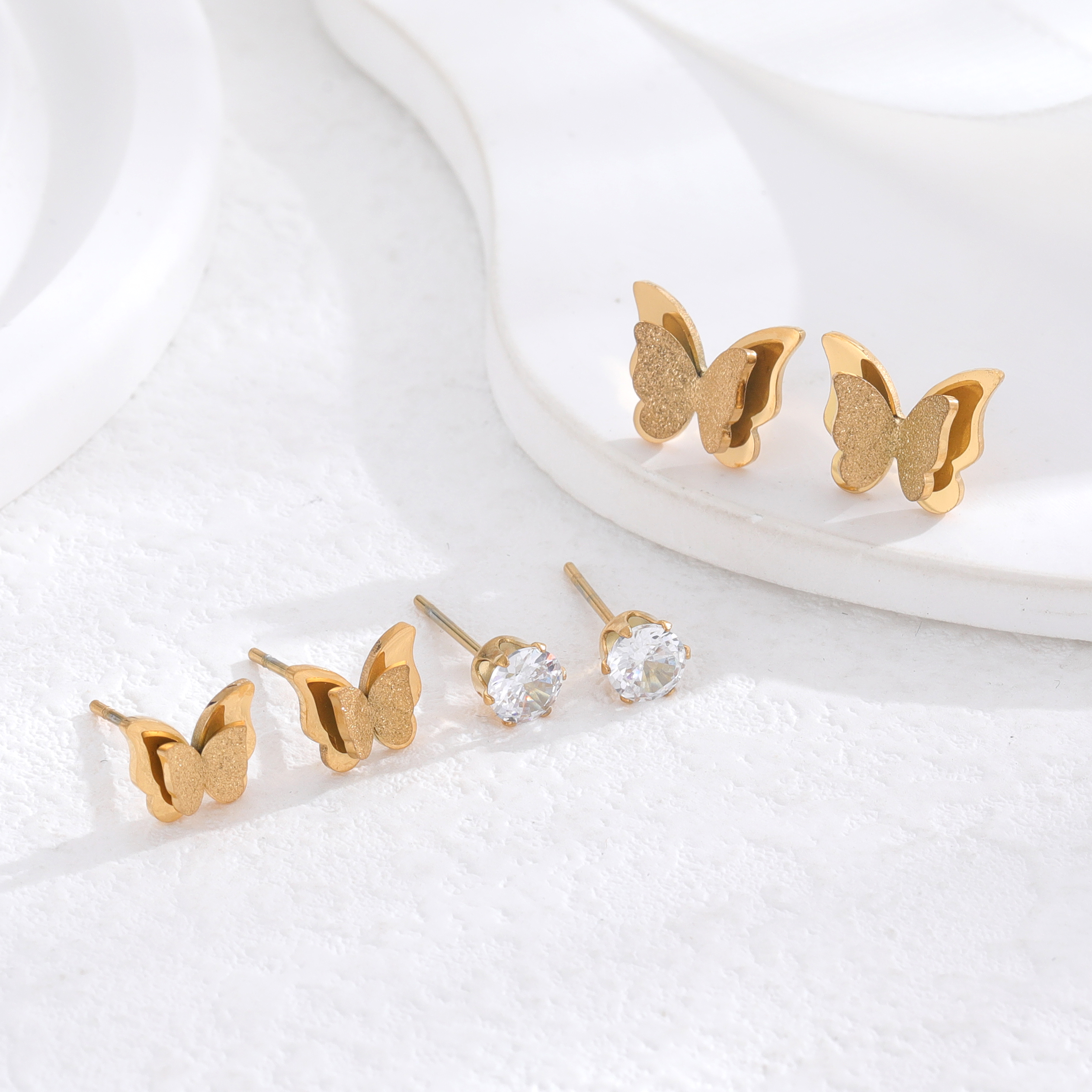 1 Set 3 Pairs Casual Simple Style Heart Shape Roman Numeral Butterfly Plating Inlay 304 Stainless Steel Rhinestones Shell 18K Gold Plated Ear Studs display picture 7