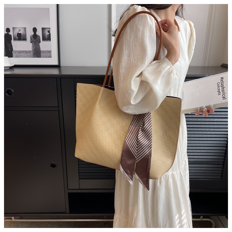 Women's All Seasons Pu Leather Solid Color Basic Ribbon Square Magnetic Buckle Tote Bag display picture 6