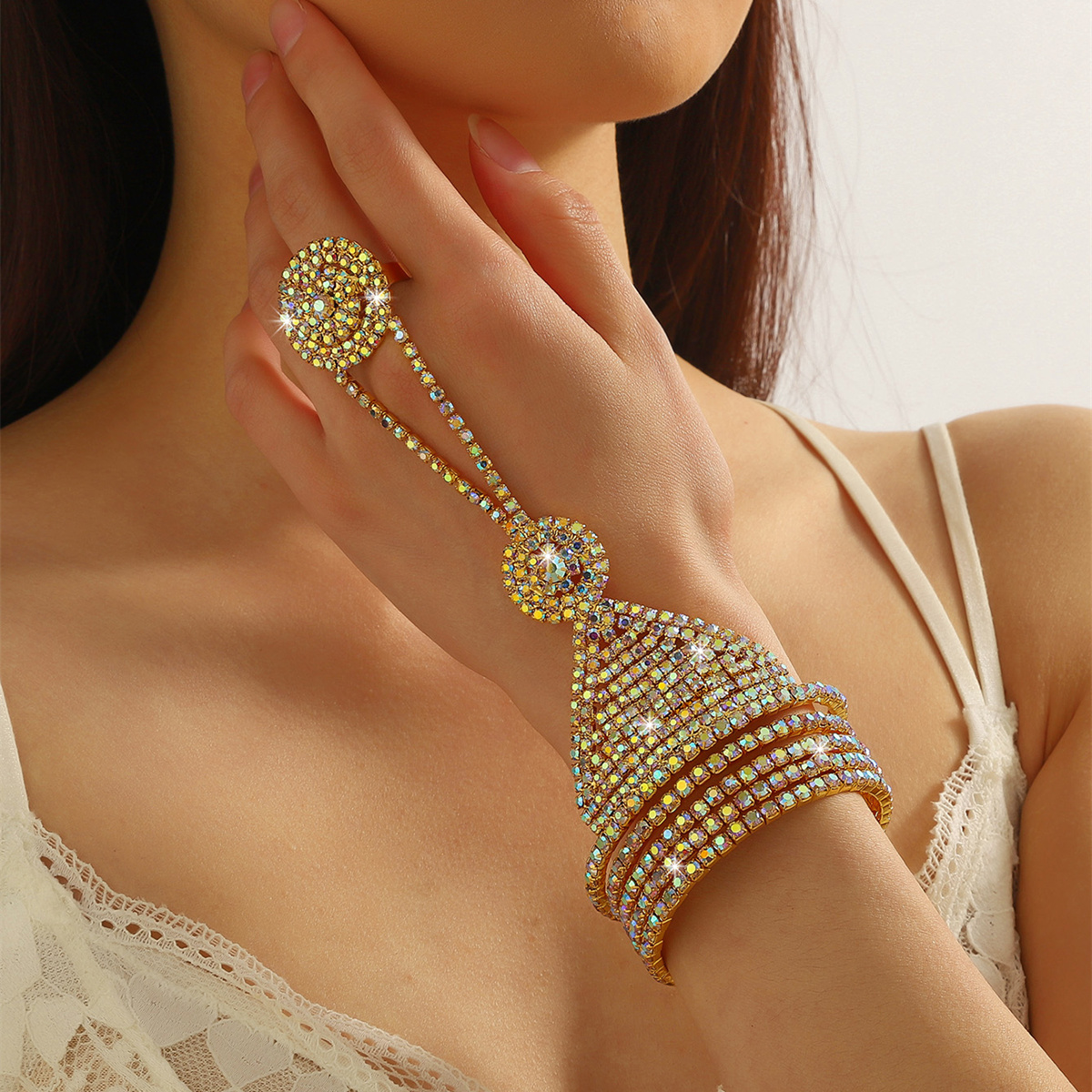 Pulseras Redondas De Metal Con Incrustaciones De Diamantes De Imitación Para Mujer display picture 1