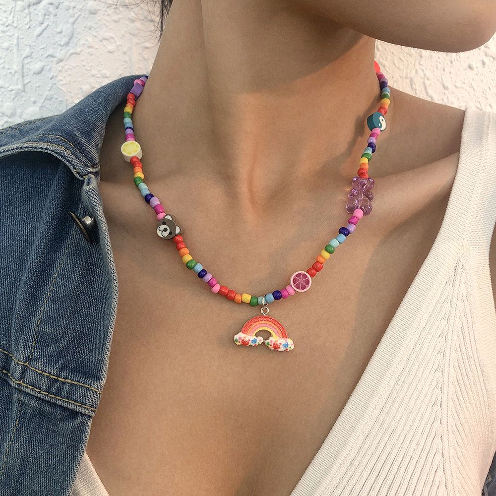 Vacation Little Bear Rainbow Heart Shape Alloy Seed Bead Soft Clay Inlay Resin Women's Pendant Necklace display picture 1