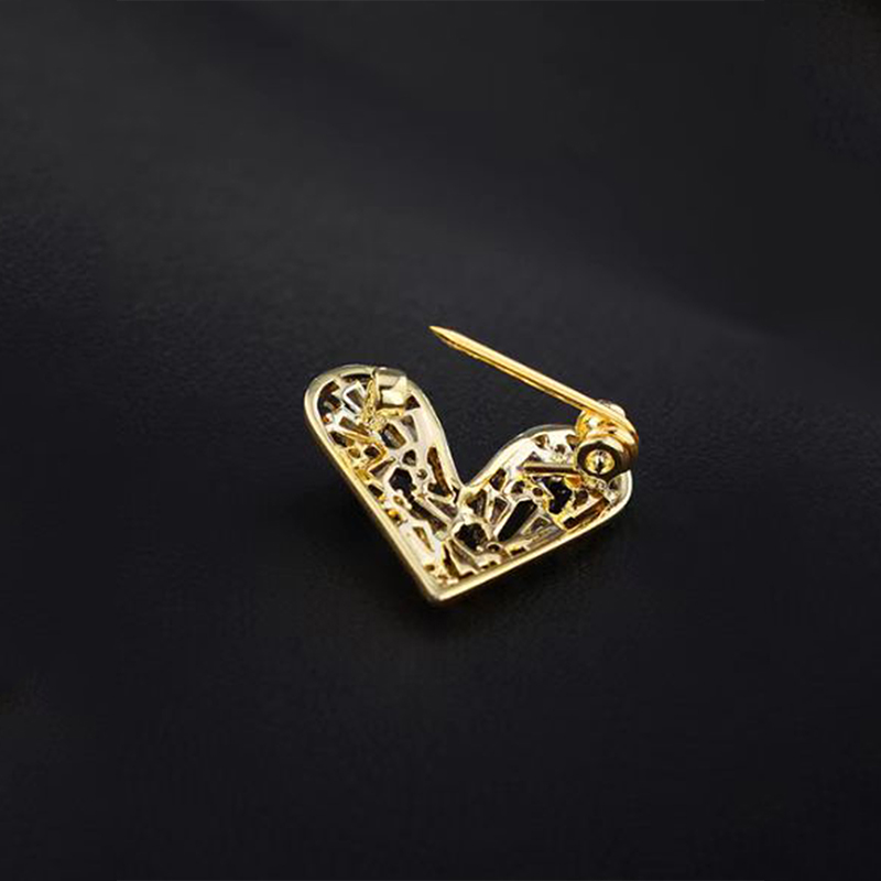 Sweet Heart Shape Stainless Steel Inlay Zircon Women's Brooches display picture 2