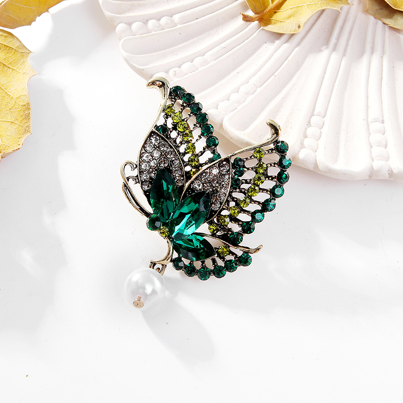Luxuriös Schmetterling Legierung Inlay Künstliche Perlen Strasssteine Frau Broschen display picture 1