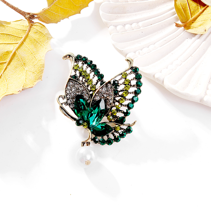 Luxurious Butterfly Alloy Inlay Artificial Pearls Rhinestones Women's Brooches display picture 7