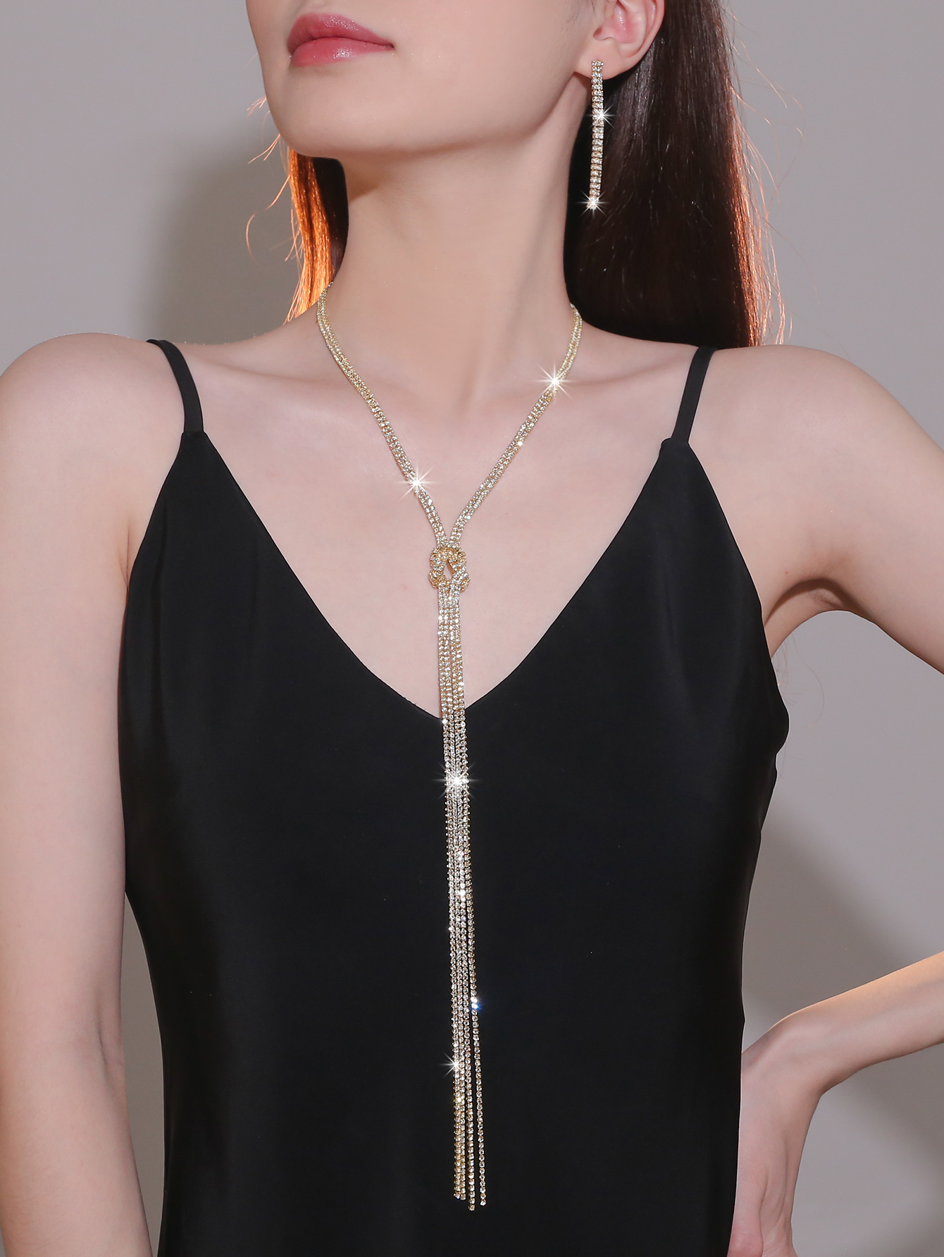 Lujoso Geométrico Metal Embutido Diamantes De Imitación Mujeres Aretes Collar display picture 1