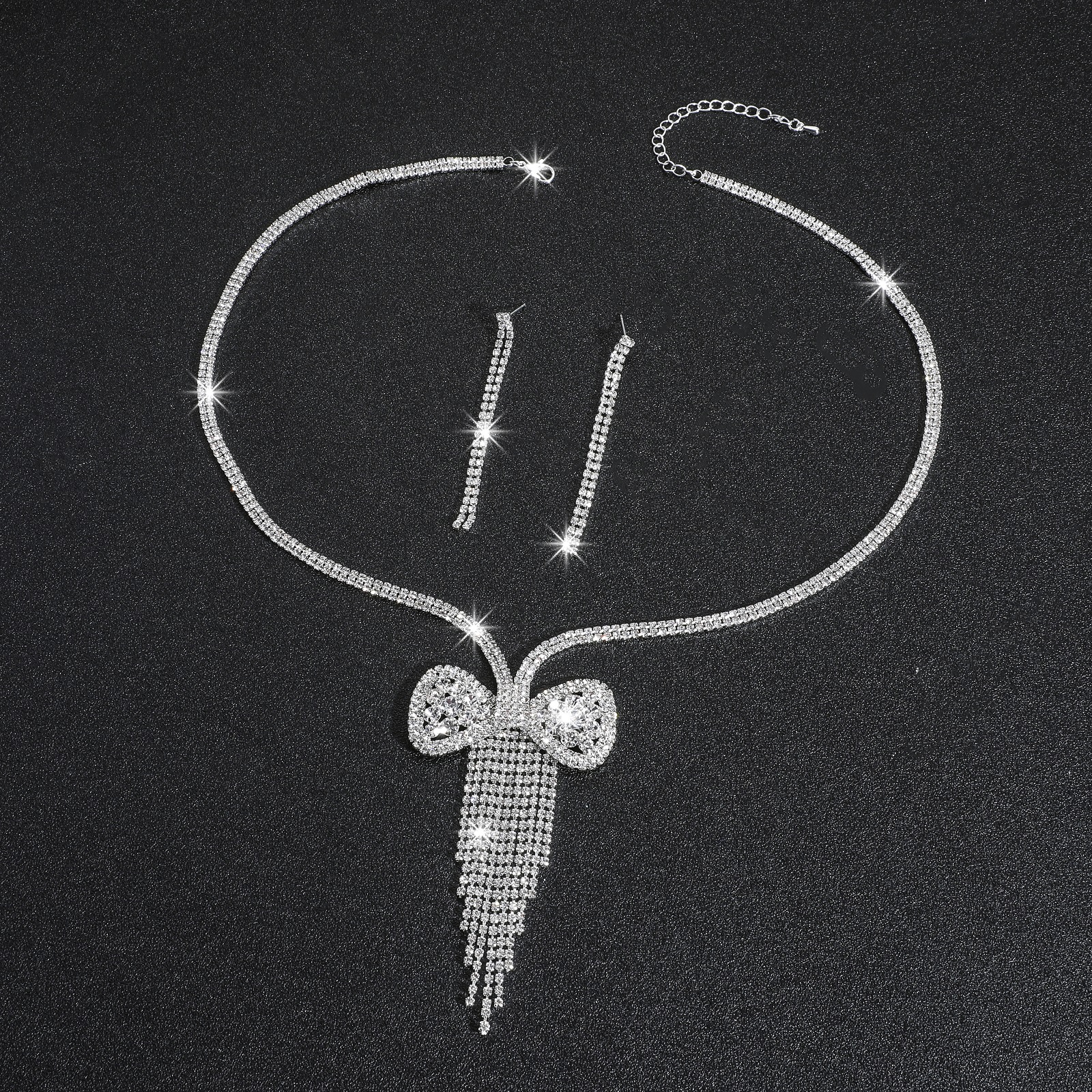 Luxurious Geometric Metal Inlay Rhinestones Women's Earrings Necklace display picture 6