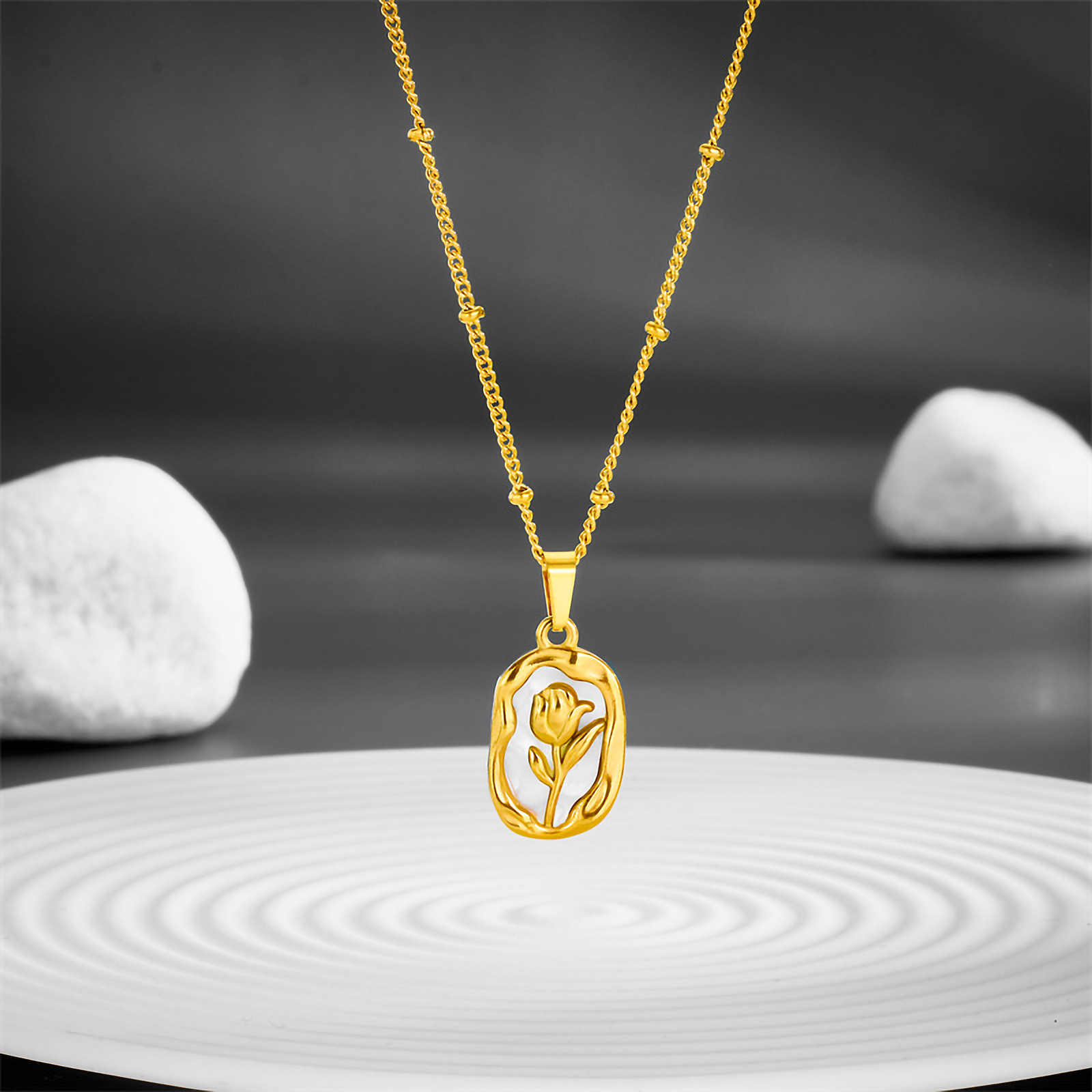 Wholesale Romantic Rose Stainless Steel 18k Gold Plated Shell Pendant Necklace display picture 3