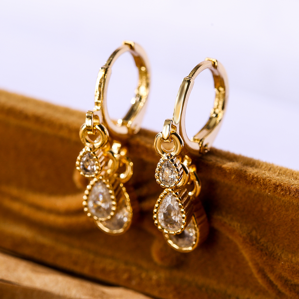 1 Pair Elegant Water Droplets Copper Inlay Zircon 18k Gold Plated Drop Earrings display picture 5