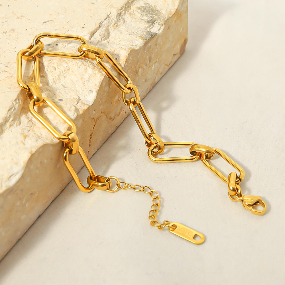 Simple Style Geometric Titanium Steel Plating 18k Gold Plated Bracelets display picture 2