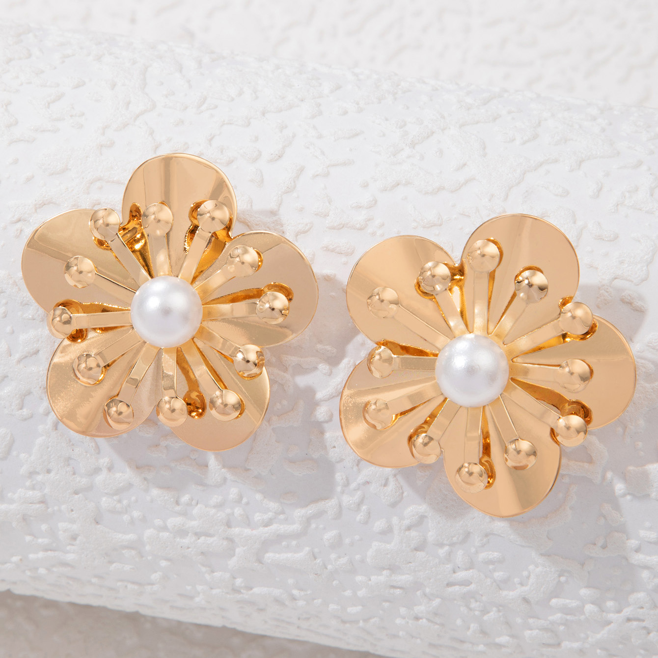 Wholesale Jewelry 1 Pair Sweet Flower Alloy Artificial Pearls Ear Studs display picture 5