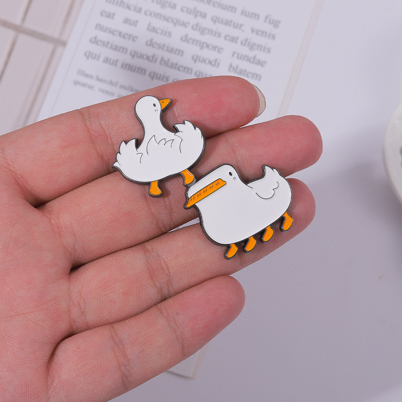 Cartoon Style Animal Alloy Stoving Varnish Unisex Brooches display picture 1