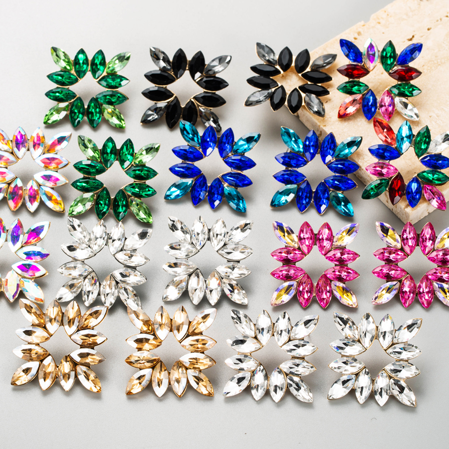 Wholesale Jewelry 1 Pair Baroque Style Flower Alloy Rhinestones Glass Gold Plated Ear Studs display picture 2