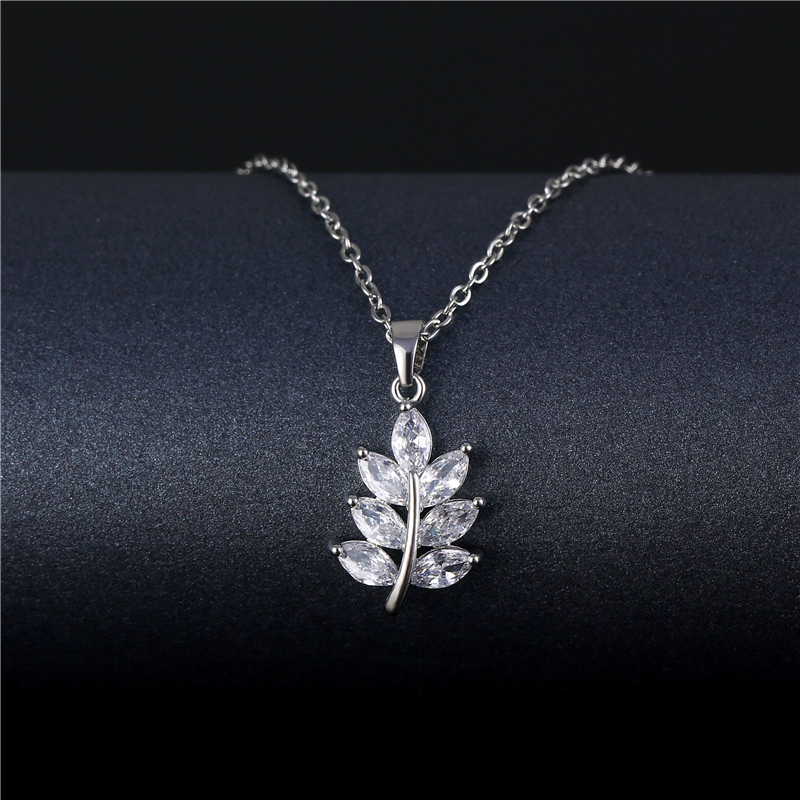 Stainless Steel Titanium Steel White Gold Plated Korean Style Plating Inlay Peacock Leaves Water Droplets Zircon Pendant Necklace display picture 1