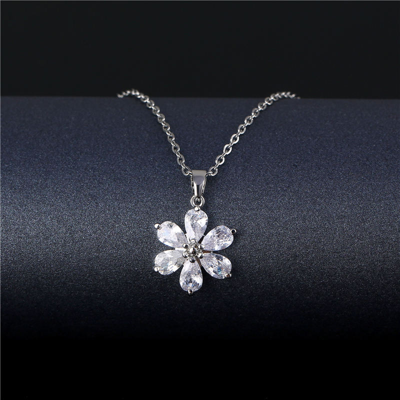 Stainless Steel Titanium Steel White Gold Plated Korean Style Plating Inlay Peacock Leaves Water Droplets Zircon Pendant Necklace display picture 3