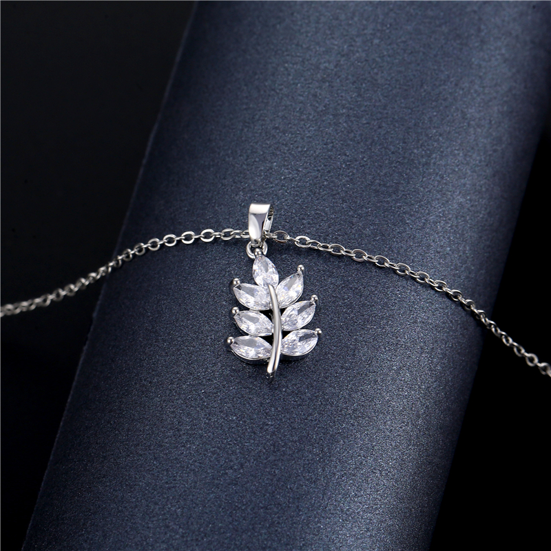 Stainless Steel Titanium Steel White Gold Plated Korean Style Plating Inlay Peacock Leaves Water Droplets Zircon Pendant Necklace display picture 2