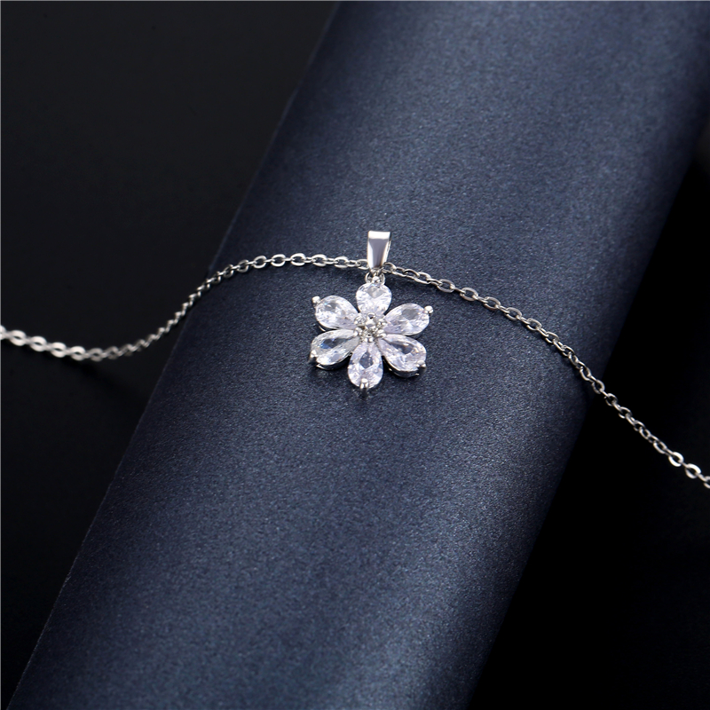 Stainless Steel Titanium Steel White Gold Plated Korean Style Plating Inlay Peacock Leaves Water Droplets Zircon Pendant Necklace display picture 4