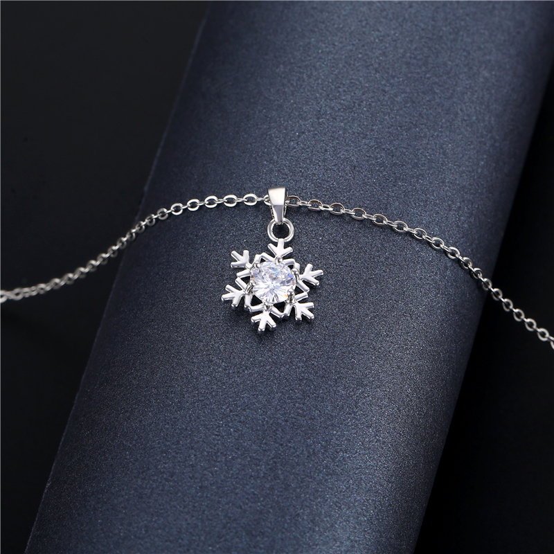 Stainless Steel Titanium Steel White Gold Plated Korean Style Plating Inlay Peacock Leaves Water Droplets Zircon Pendant Necklace display picture 8
