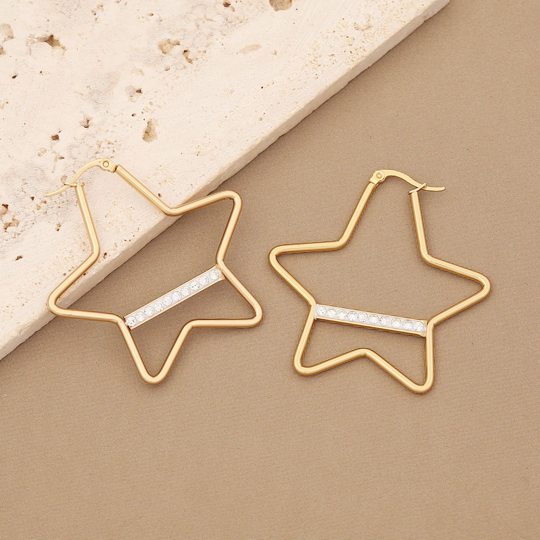 1 Pair Simple Style Triangle Star Heart Shape Stainless Steel Inlay Diamond Earrings display picture 2