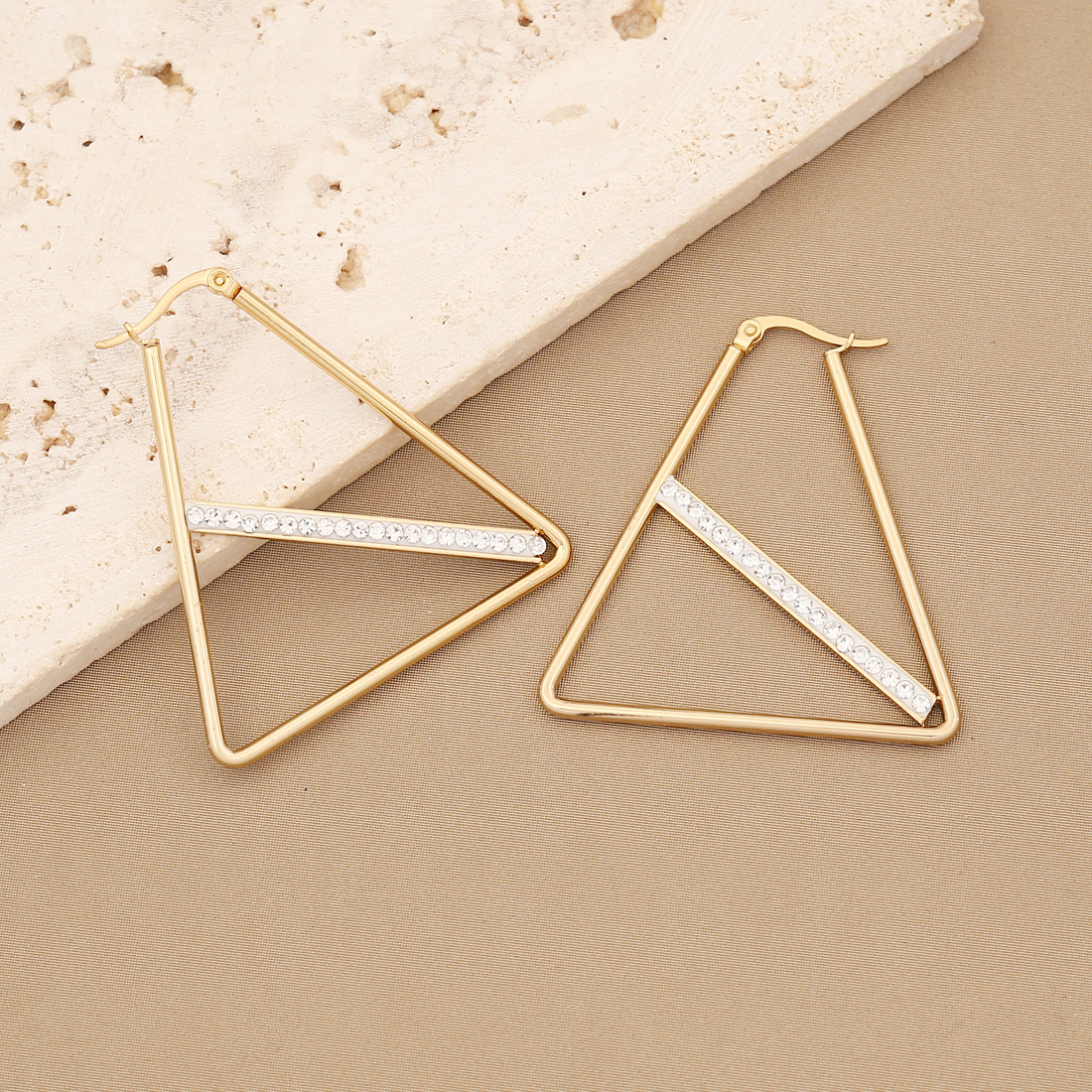 1 Pair Simple Style Triangle Star Heart Shape Stainless Steel Inlay Diamond Earrings display picture 8
