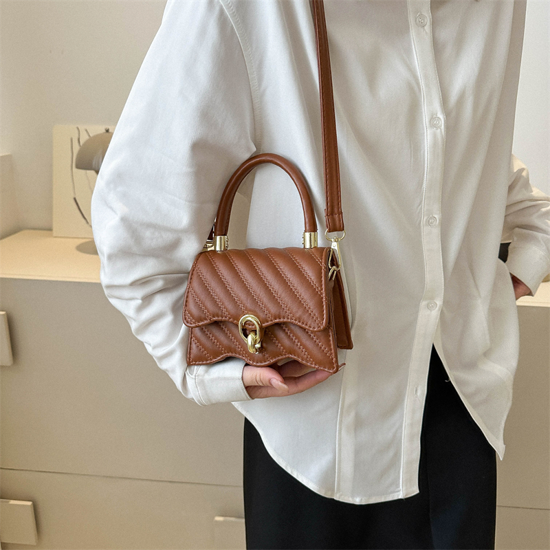 Women's Pu Leather Solid Color Elegant Square Flip Cover Shoulder Bag Handbag Crossbody Bag display picture 1
