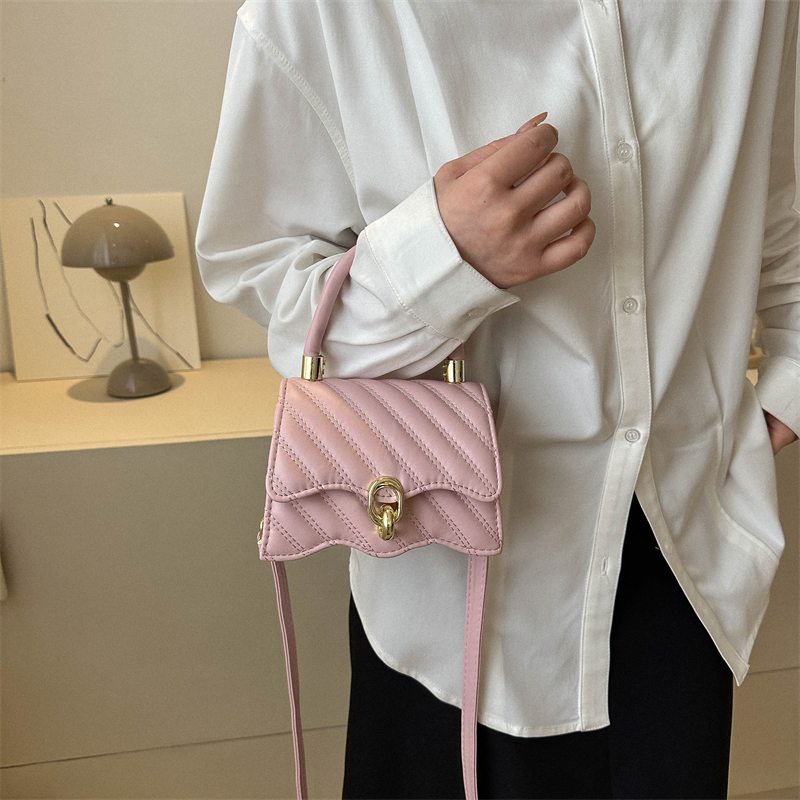 Women's Pu Leather Solid Color Elegant Square Flip Cover Shoulder Bag Handbag Crossbody Bag display picture 6