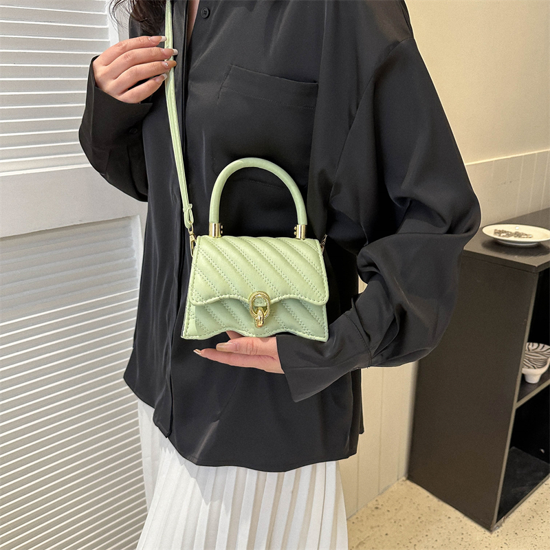 Women's Pu Leather Solid Color Elegant Square Flip Cover Shoulder Bag Handbag Crossbody Bag display picture 8
