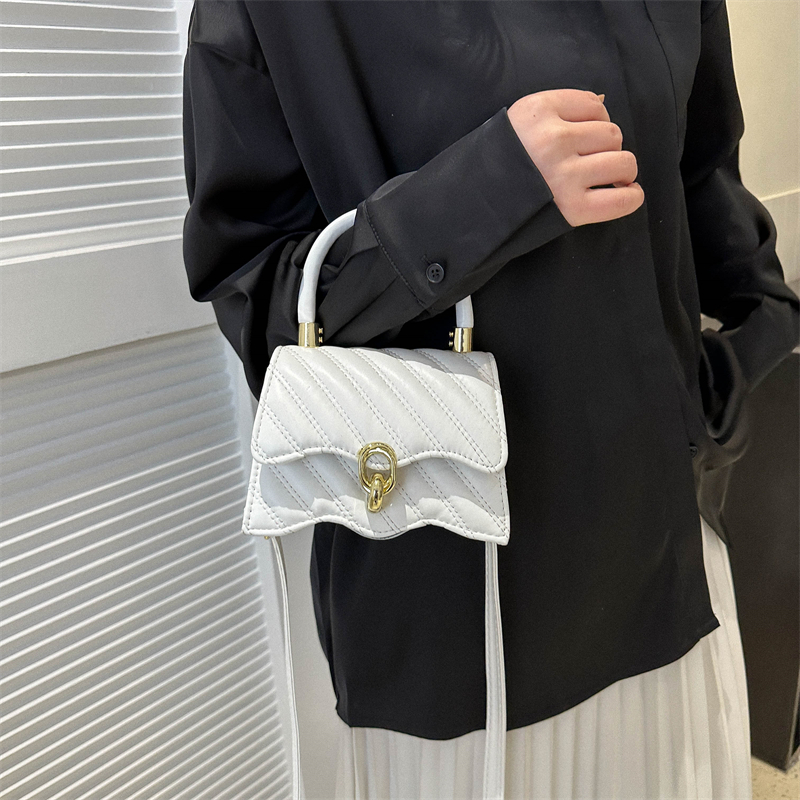 Frau Pu-leder Einfarbig Elegant Quadrat Flip-cover Schultertasche Handtasche Umhängetasche display picture 10