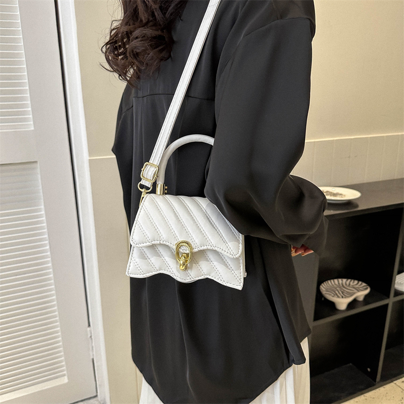 Women's Pu Leather Solid Color Elegant Square Flip Cover Shoulder Bag Handbag Crossbody Bag display picture 11