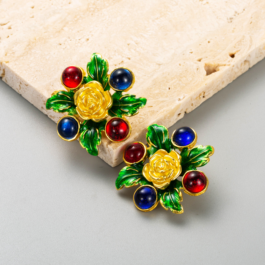 Wholesale Jewelry 1 Pair Baroque Style Flower Alloy Resin Gold Plated Ear Studs display picture 4