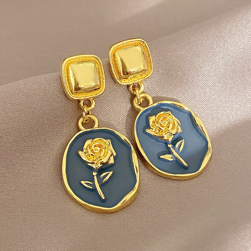 Wholesale Jewelry 1 Pair Vintage Style Rose Alloy Gold Plated Drop Earrings display picture 4